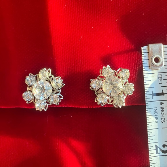 Vintage Rhinestone Screw Back Earrings - Picture 7 of 10